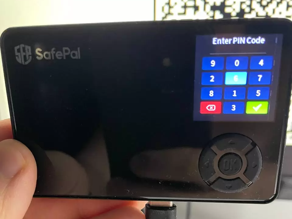 Введення PIN-коду на пристрої SafePal